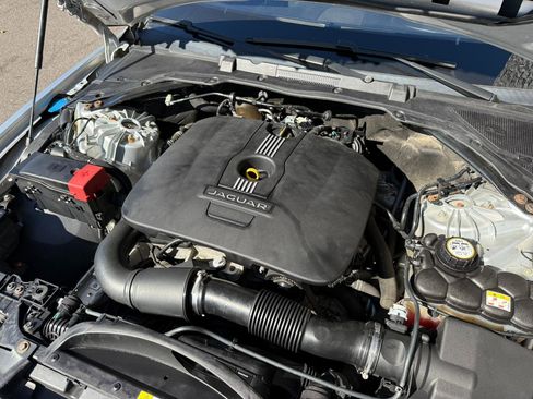 Used 2017 Jaguar XE Premium image 21