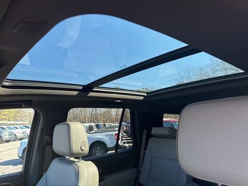 Used 2021 GMC Yukon SLT w/ SLT Premium Package image 21