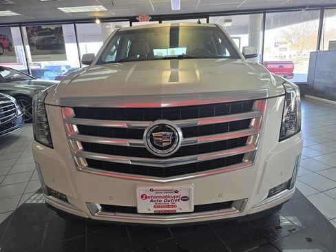 Used 2015 Cadillac Escalade ESV Luxury image 3