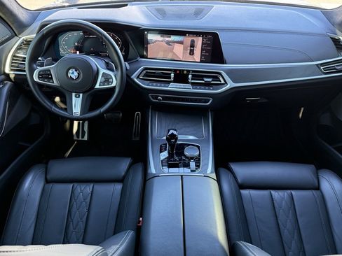 Used 2022 BMW X7 M50i image 4