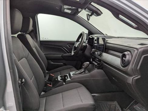 Used 2023 Chevrolet Colorado W/T image 21