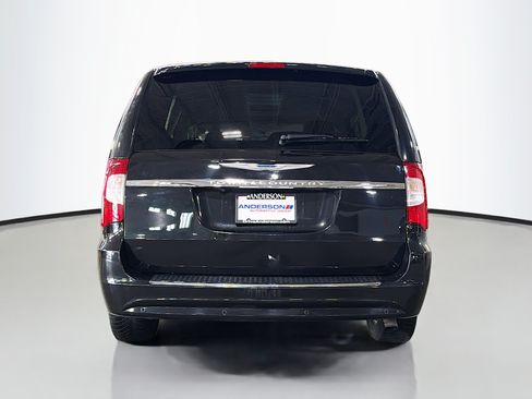 Used 2015 Chrysler Town & Country Touring w/ Driver Convenience Group FWD image 17