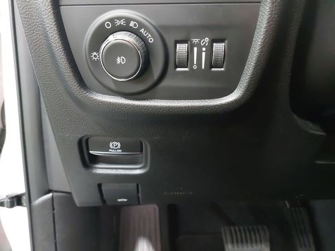 Used 2023 Jeep Grand Cherokee L Limited w/ Black Appearance Package image 27