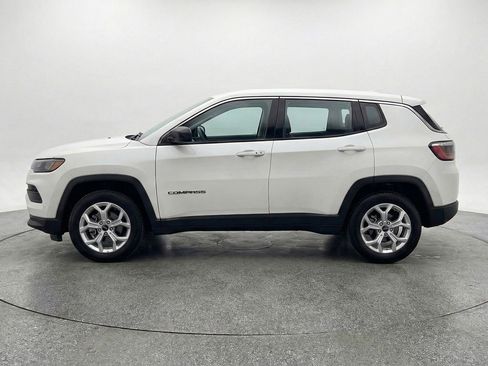 Used 2025 Jeep Compass Latitude AWD/4WD image 5