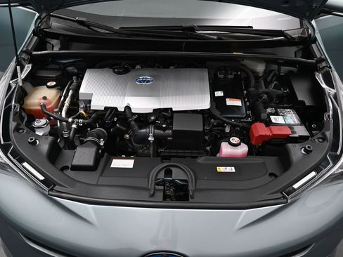 Used 2017 Toyota Prius Two w/ Carpet Mat Package FWD image 32
