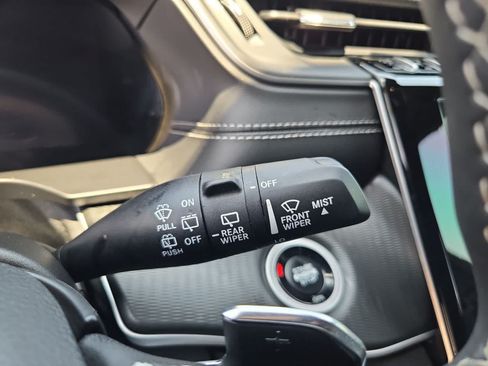 Used 2025 Jeep Grand Cherokee Altitude RWD image 25