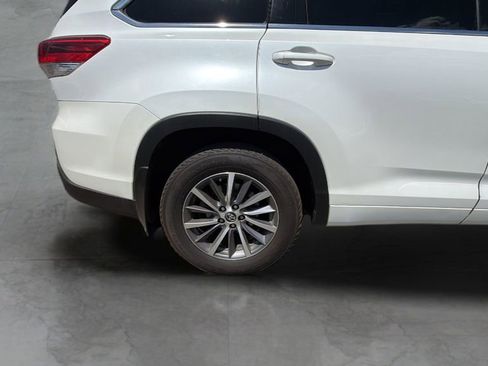 Used 2017 Toyota Highlander XLE AWD/4WD image 33