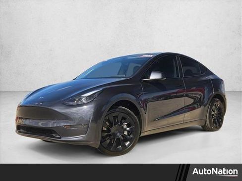 Used 2024 Tesla Model Y Long Range AWD/4WD image 1