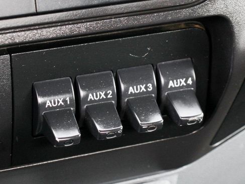 Used 2016 Ford F550 2WD Regular Cab Super Duty image 27