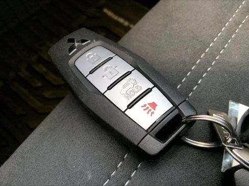 Used 2026 Mitsubishi Outlander AWD image 15