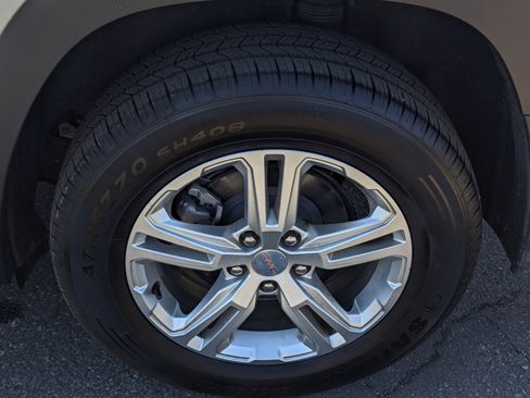 Used 2024 GMC Terrain SLE image 7