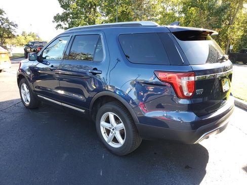Used 2016 Ford Explorer XLT w/ Equipment Group 202A image 7