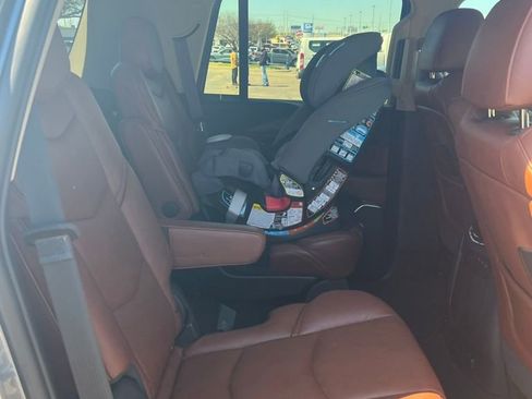 Used 2019 Cadillac Escalade Luxury image 6