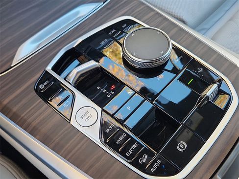 New 2026 BMW X5 xDrive50e w/ Premium Package image 23