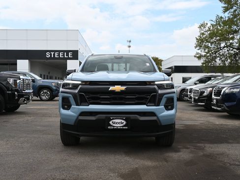 Used 2025 Chevrolet Colorado LT w/ LT Convenience Package RWD image 2