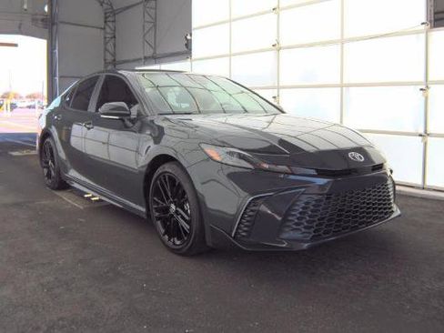 Used 2025 Toyota Camry SE w/ Convenience Package image 1