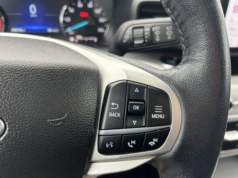 Used 2023 Ford Explorer XLT image 19