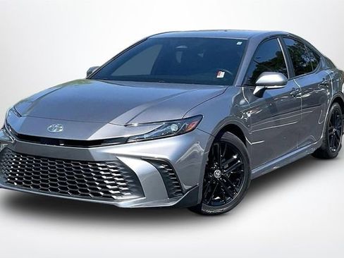 Used 2025 Toyota Camry SE FWD image 2