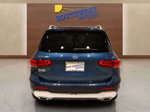 Used 2022 Mercedes-Benz GLB 250 image 3