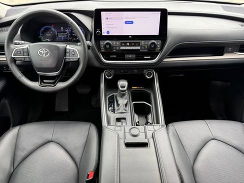 Used 2024 Toyota Grand Highlander AWD Hybrid image 22