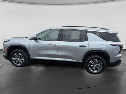 Used 2025 Chevrolet Traverse LT AWD/4WD image 6