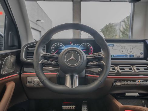 Used 2026 Mercedes-Benz GLS 450 4MATIC image 9