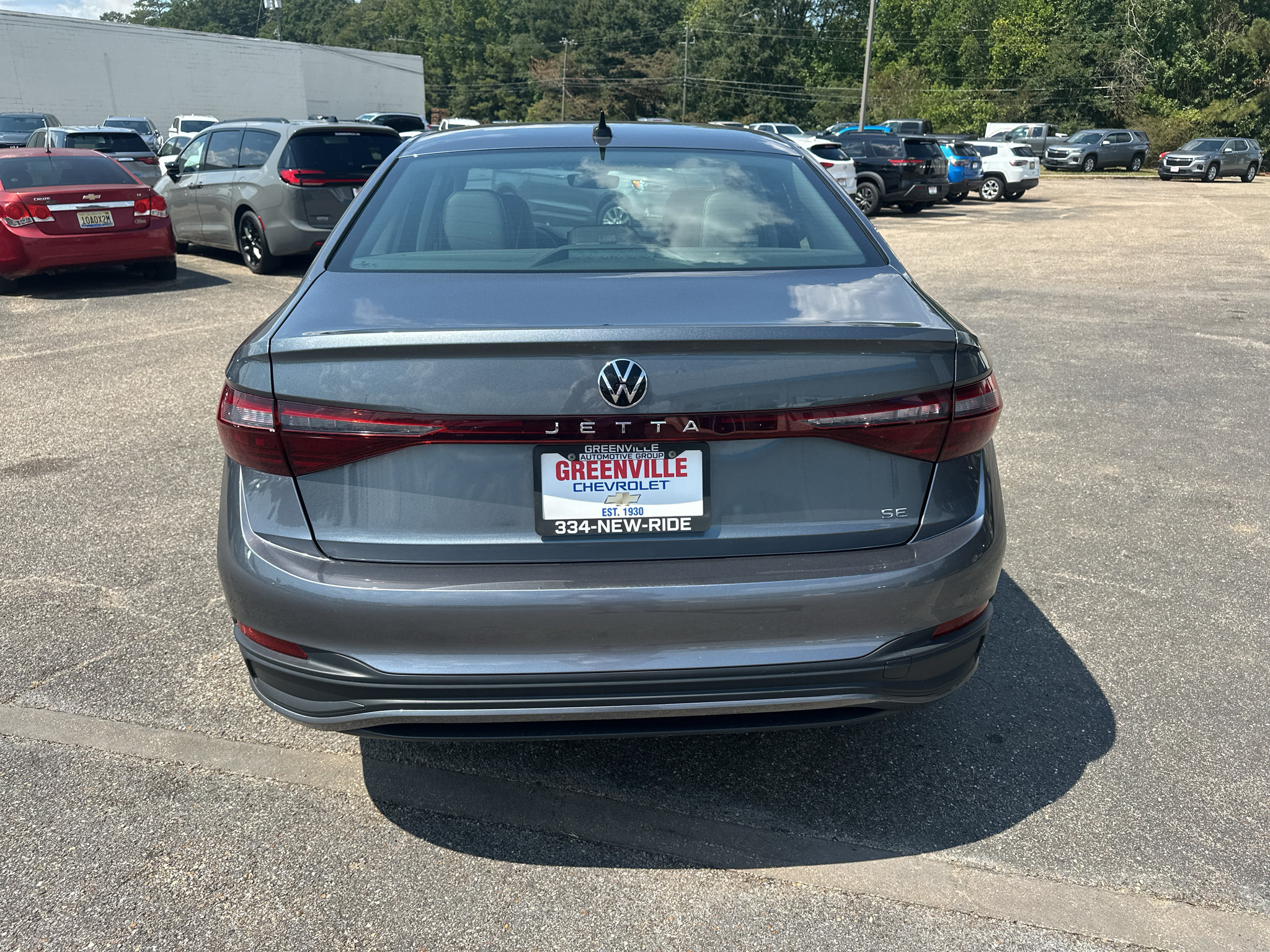 Used 2025 Volkswagen Jetta SE FWD image 4
