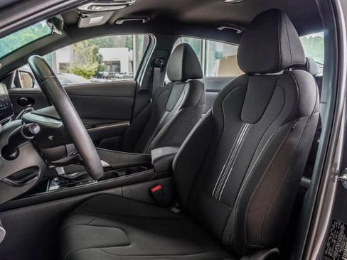 Certified 2025 Hyundai Elantra SEL FWD image 39