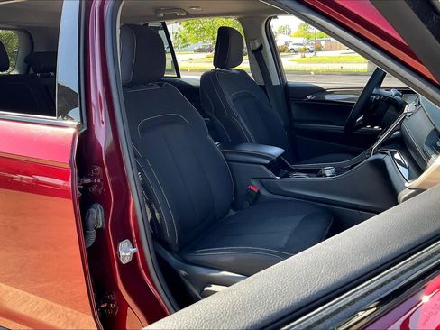 Used 2023 Jeep Grand Cherokee Laredo image 9