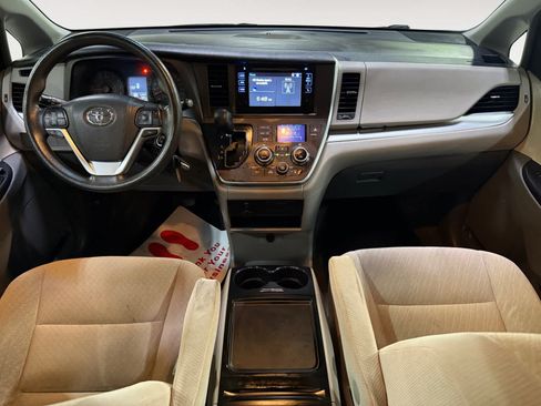 Used 2017 Toyota Sienna LE FWD image 17