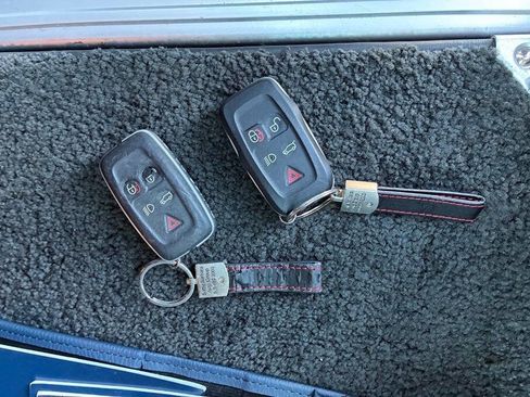 Used 2010 Land Rover Range Rover HSE LUX image 32