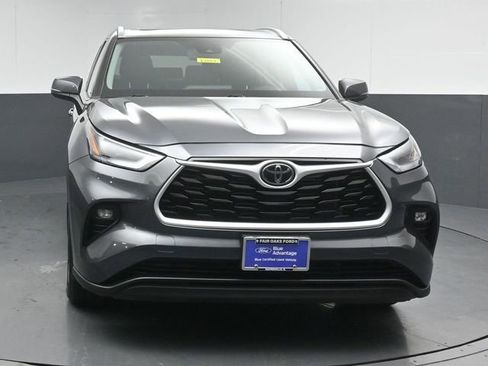 Used 2021 Toyota Highlander XLE image 2