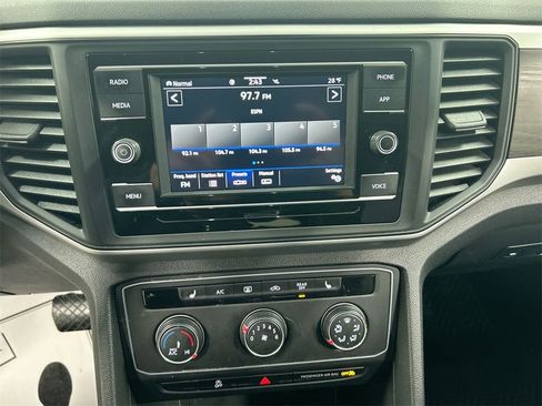 Certified 2022 Volkswagen Atlas SE image 19