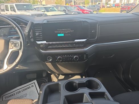 Used 2022 Chevrolet Silverado 1500 LT w/ Protection Package AWD/4WD image 10