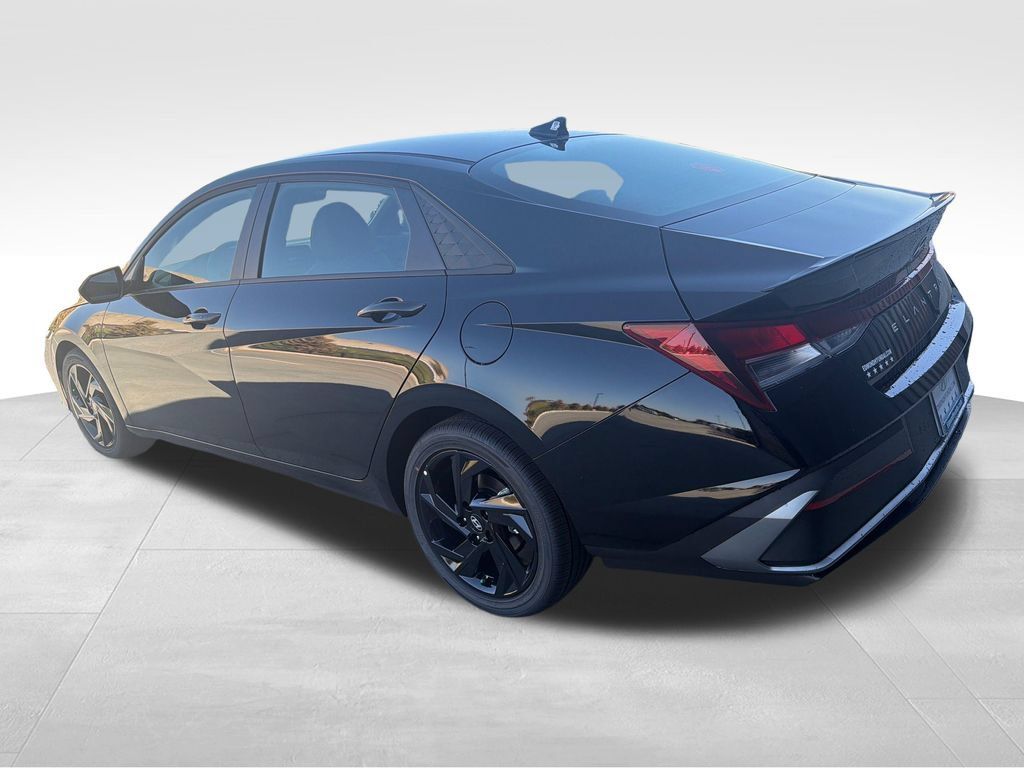 New 2026 Hyundai Elantra SEL Sport FWD image 4
