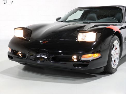 Used 2002 Chevrolet Corvette Coupe w/ Preferred Equipment Group1 image 38