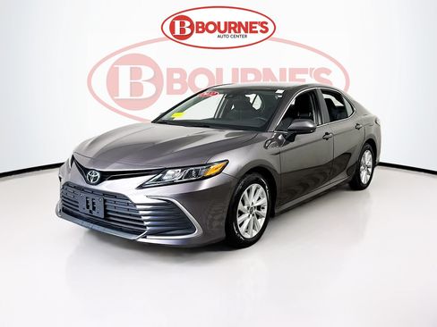 Used 2022 Toyota Camry LE AWD/4WD image 4