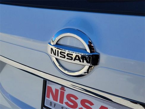 Used 2015 Nissan Rogue SV image 8