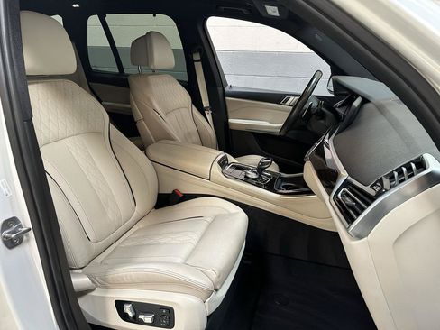 Used 2019 BMW X5 xDrive50i w/ M Sport Package AWD/4WD image 9