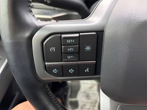 Used 2022 Ford F150 Lariat image 11