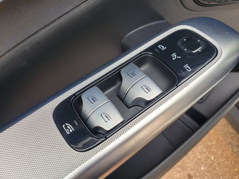 Used 2025 Mercedes-Benz GLC 300 image 26