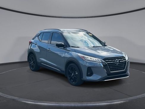 Used 2021 Nissan Kicks SR FWD image 2