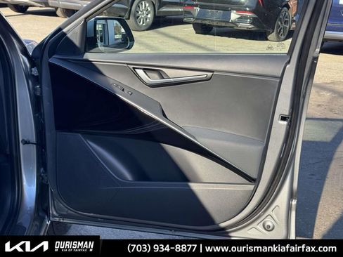 Used 2023 Kia Niro EX Touring image 23