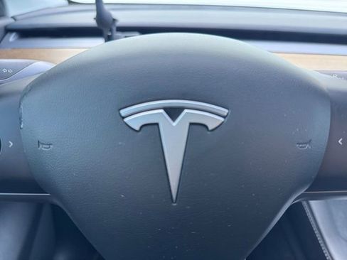 Used 2022 Tesla Model Y Performance image 7