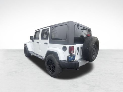 Used 2013 Jeep Wrangler Unlimited Sahara image 3