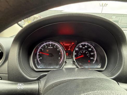 Used 2014 Nissan Versa SV image 30