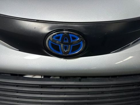 Used 2024 Toyota Sienna LE image 9