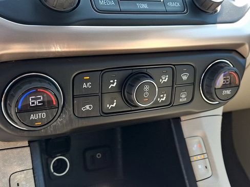 Used 2017 GMC Acadia Denali w/ Technology Package FWD image 18