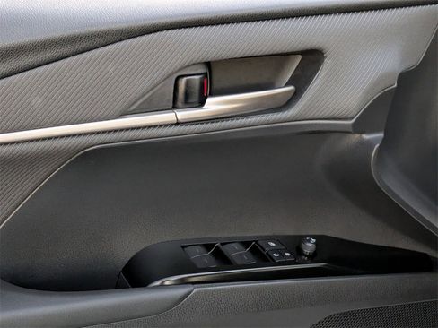 Used 2025 Toyota Camry SE image 13