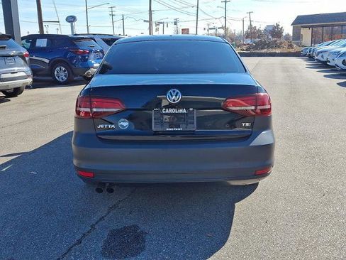 Used 2017 Volkswagen Jetta S w/ Jetta S Cold Weather Package image 5